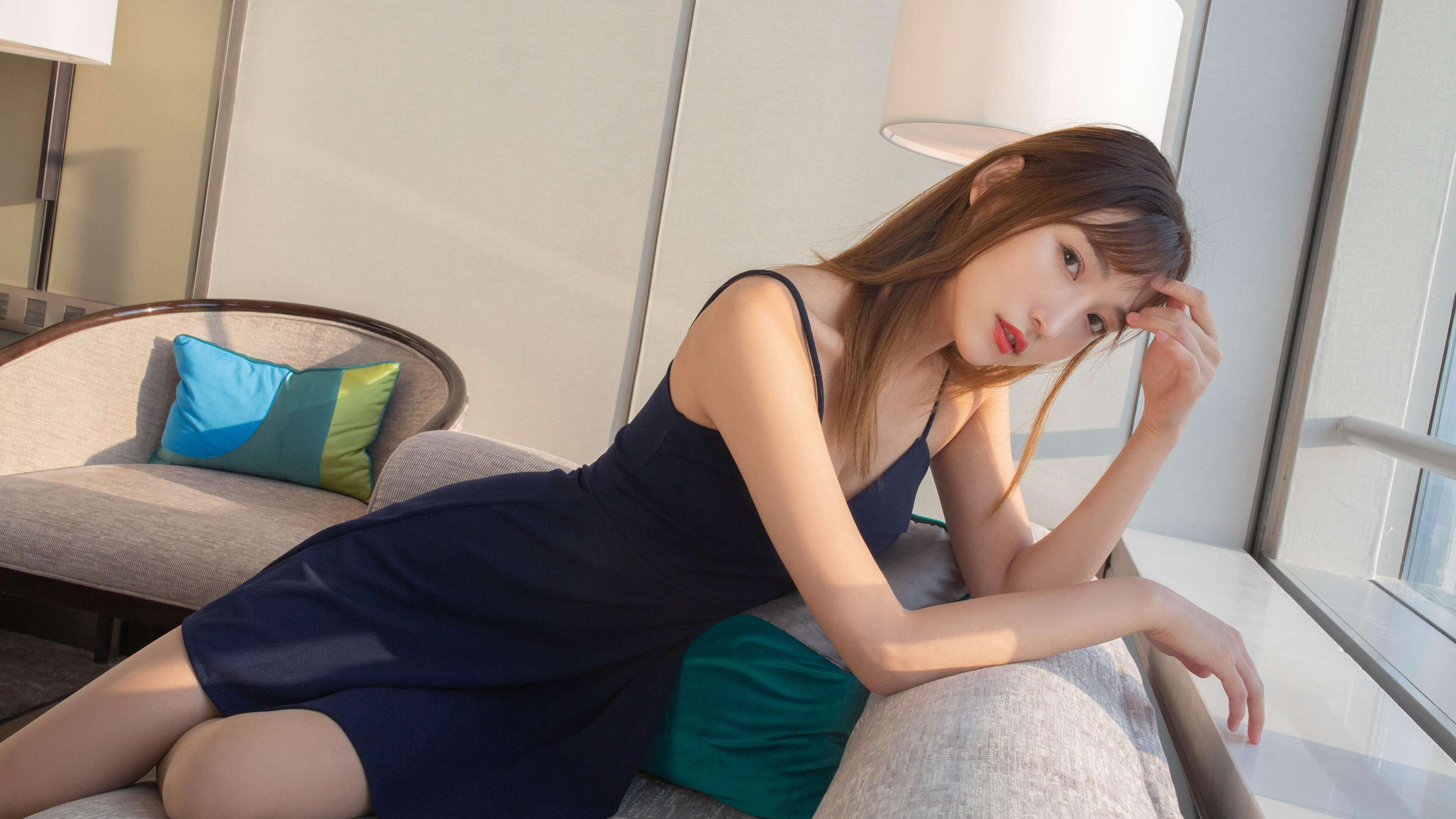 “网球赛事：高新体育中心赛场的精妙对抗与攻守转换”