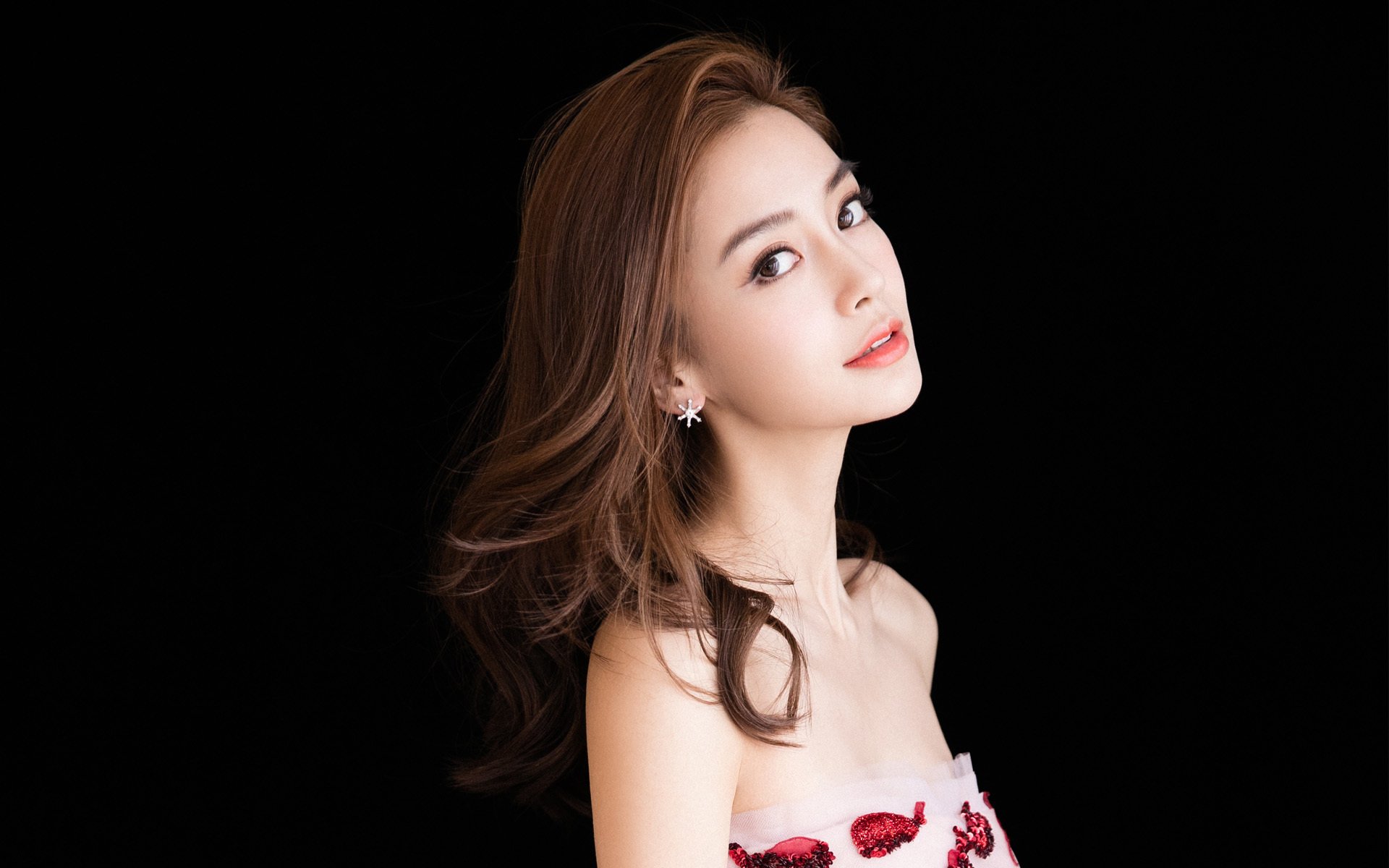 西奥正式加盟新月,转会费2500万欧,西奥经历