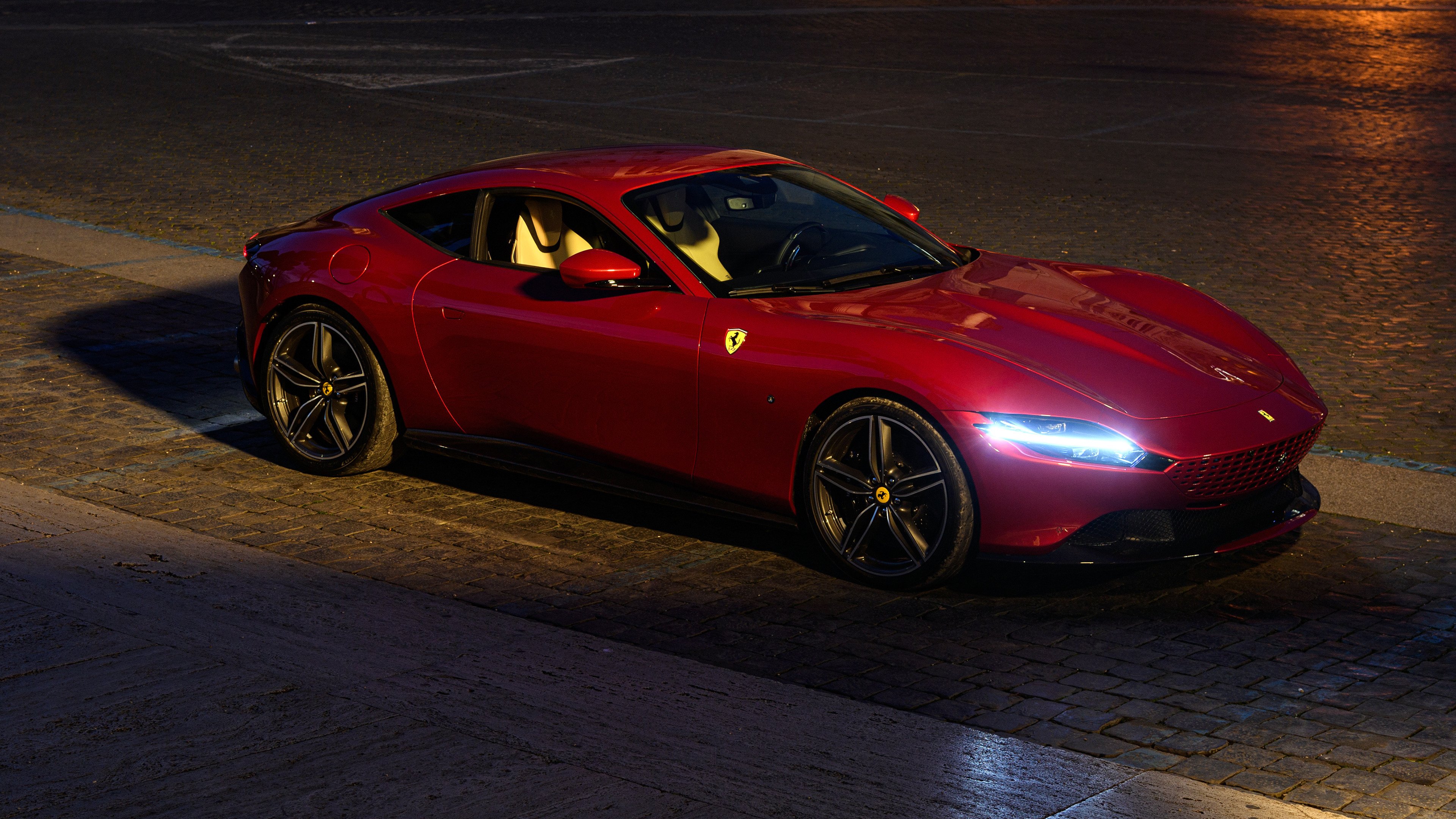 “马科斯·梅特罗的速度与力量，成为阿根廷美洲狮队防守的坚实保障”