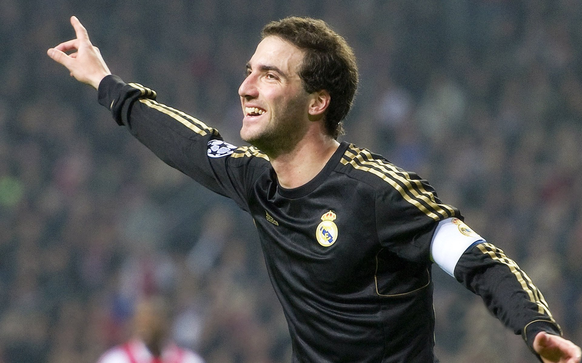 “2025世界运动会：舞者们在运动舞蹈赛场中激情释放，每一步都震撼全场！”